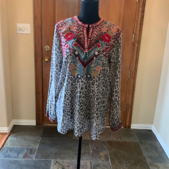 New grey & white leopard print Johnny Was shirt with beautiful embroidery.